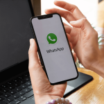 Os benefícios do atendimento via WhatsApp são diversos e podem impactar significativamente a experiência do cliente e a eficiência da empresa.
