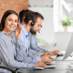 O atendimento multicanal se torna indispensável, pois permite que as empresas atendam às expectativas dos clientes de forma ágil e eficiente.
